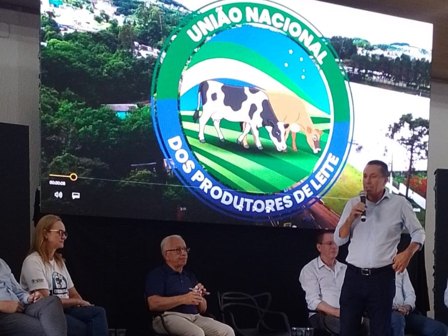 Governo do Estado participa de encontro sobre os desafios da cadeia produtiva do leite no Paraná