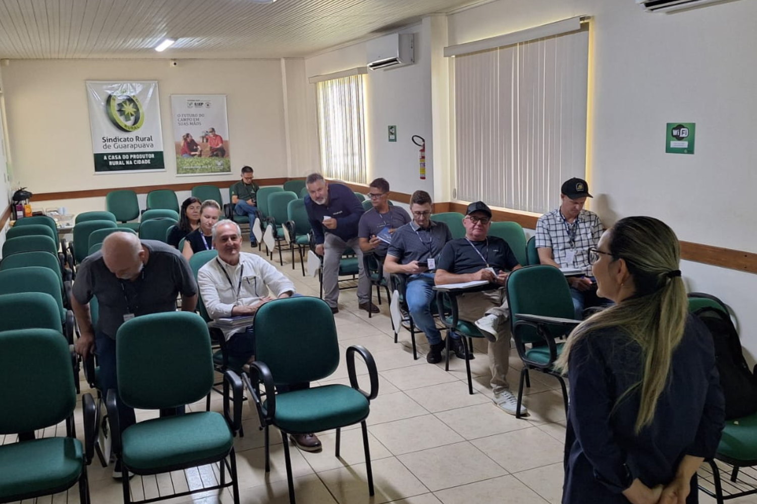 Adapar realiza treinamento sobre fiscalização de fertilizantes e sementes em Guarapuava