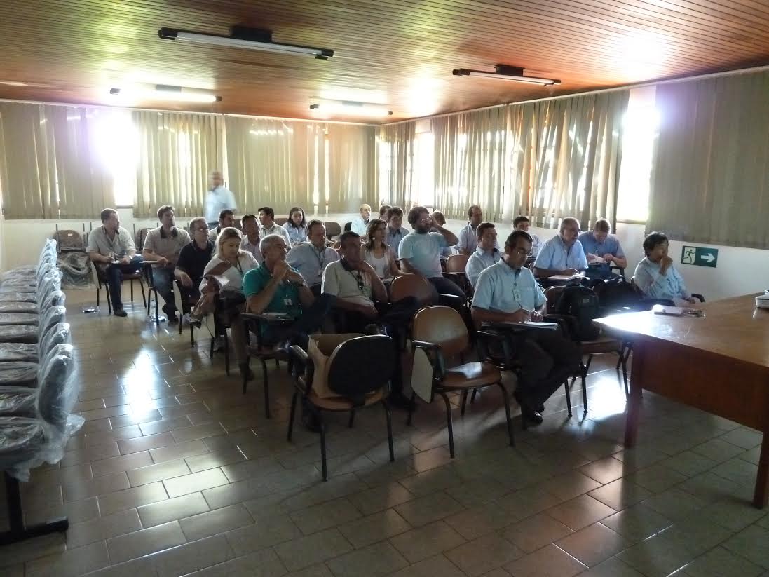 Fiscais da Defesa Sanitária Vegetal da ADAPAR, das URS de Apucarana, Cornélio Procópio, Londrina, Maringá e Paranavaí, participaram de Curso sobre Pinta Preta dos Citros