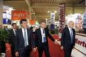 Governador Beto Richa, acompanhado pelo, presidente do G5 Promotrade, Rubens Zago, secretário chefe da Casa Civil, Reinhold Stephanes, secretário de Agricultura e Abastecimento, Norberto Ortigara, presidente da Agência de Defesa Agropecuária Adapar, Inácio Afonso Kroetz, senador Blairo Maggi, superintendente do Ministério da Agricultura, Glauco Bertoldo, senador Cidinho Santos,  presidente da Associação Brasileira de Proteina Animal, Francisco Turra, prefeito de Pinhais, Luiz Goulart Alves,