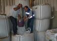 Coleta de calcário granulado sendo comercializado como fertilizante no Município de Cascavel/PR