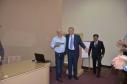 O advogado Samuel Machado de Miranda, chefe do departamento jurídico da ADAPAR, é homenageado por sua contribuição no fortalecimento da defesa agropecuária do Estado do Paraná