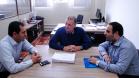 Reunião entre o diretor-presidente da Agência de Defesa Agropecuária do Paraná (Adapar), Inácio Afonso Kroetz, e o representante da Organização Veterinária do Irã (IVO) no Brasil, Mohammad Reza Jabari, na sede da Adapar, em Curitiba.