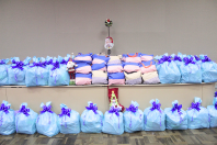 Seab e Adapar entregam cestas de Natal a trabalhadores terceirizados