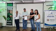 PEQUENAS AGROINDÚSTRIAS- Também nesta sexta-feira  (10), o município de Paranavaí recebeu o certificado de adesão ao Sistema Unificado de Atenção à Sanidade Agroindustrial Familiar, Artesanal e de Pequeno Porte (Susaf/PR). Com esse certificado, passa a ser o 22° município com poder de, por meio de seu Sistema de Inspeção Municipal (SIM), autorizar agroindústrias que cumprirem com as normas higiênico-sanitárias a venderem os produtos para todo o Estado, extrapolando os limites municipais