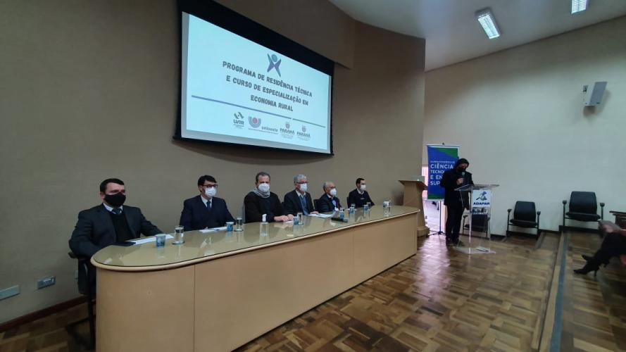 Paraná lança programa de residência técnica em economia rural