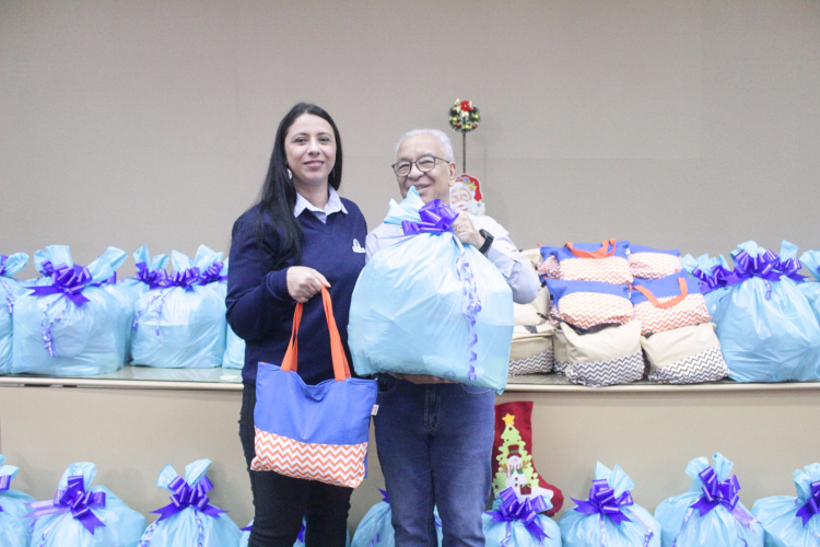 Seab e Adapar entregam cestas de Natal a trabalhadores terceirizados