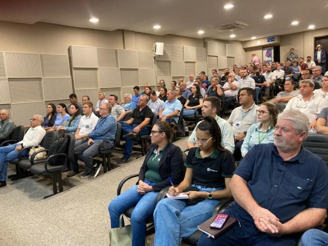 Evento em Cascavel orienta sobre prevenção da influenza aviária