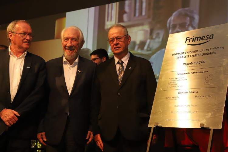 Certificação de livre de febre aftosa sem vacinação e livre de peste suína clássica de forma independente completa dois anos com ampliação do mercado exterior.