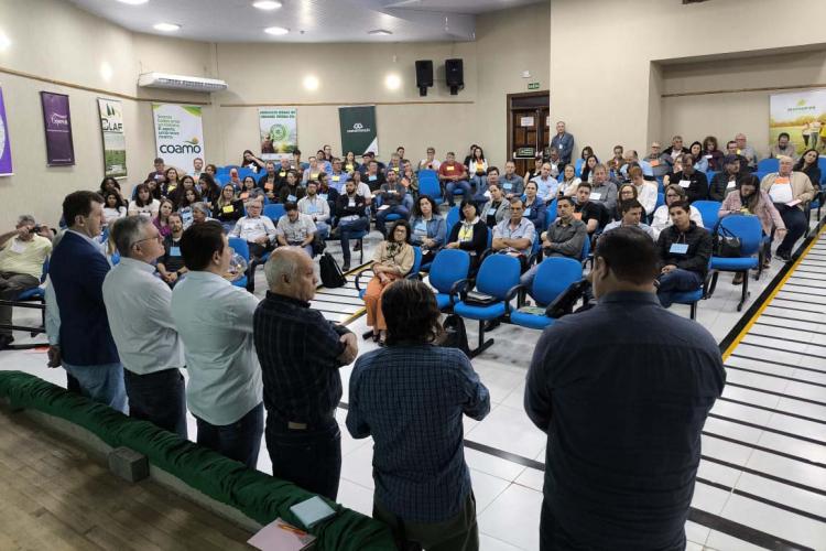 Estado reforça importância das cooperativas em seminário em Coronel Vivida