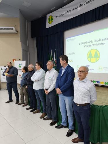 Estado reforça importância das cooperativas em seminário em Coronel Vivida