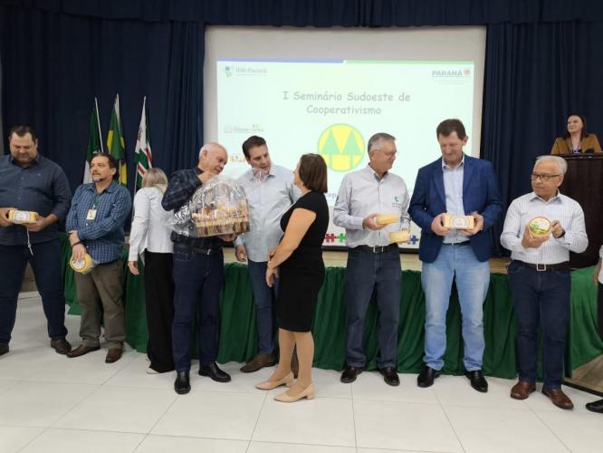 Estado reforça importância das cooperativas em seminário em Coronel Vivida
