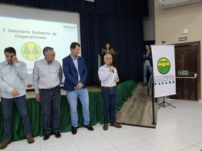 Estado reforça importância das cooperativas em seminário em Coronel Vivida