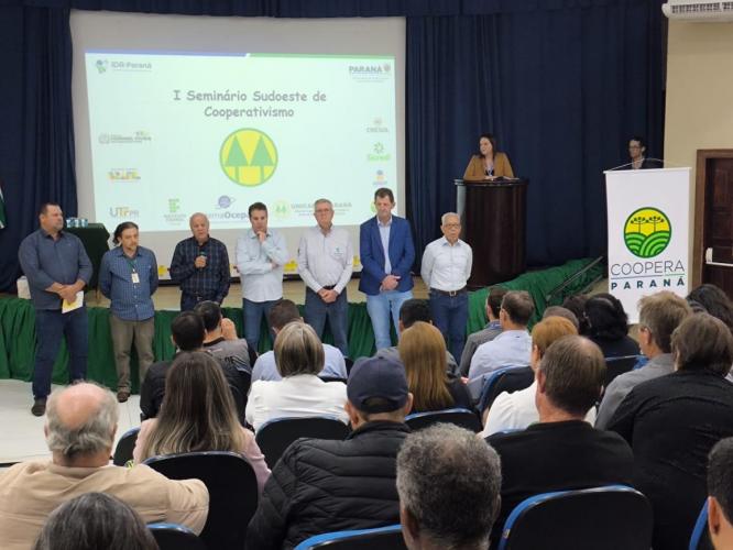 Estado reforça importância das cooperativas em seminário em Coronel Vivida