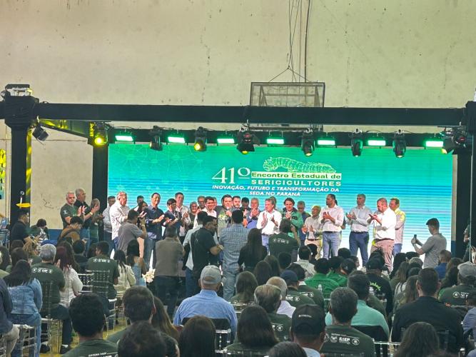 O município de Cruzeiro do Sul, localizado na região Noroeste, recebeu nesta quarta-feira (23) o 41º Encontro de Sericicultores do Paraná. Um dos destaques foi a divulgação das dez finalistas do Concurso Seda Paraná, iniciativa da Secretaria de Estado da Agricultura e do Abastecimento