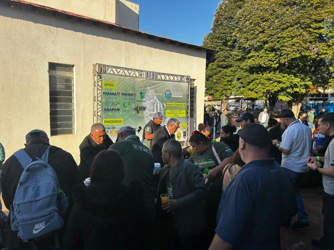 O município de Cruzeiro do Sul, localizado na região Noroeste, recebeu nesta quarta-feira (23) o 41º Encontro de Sericicultores do Paraná. Um dos destaques foi a divulgação das dez finalistas do Concurso Seda Paraná, iniciativa da Secretaria de Estado da Agricultura e do Abastecimento