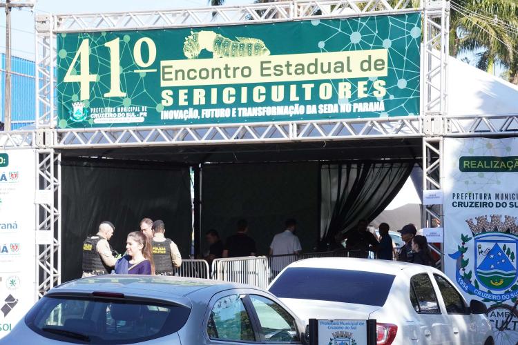 O município de Cruzeiro do Sul, localizado na região Noroeste, recebeu nesta quarta-feira (23) o 41º Encontro de Sericicultores do Paraná. Um dos destaques foi a divulgação das dez finalistas do Concurso Seda Paraná, iniciativa da Secretaria de Estado da Agricultura e do Abastecimento