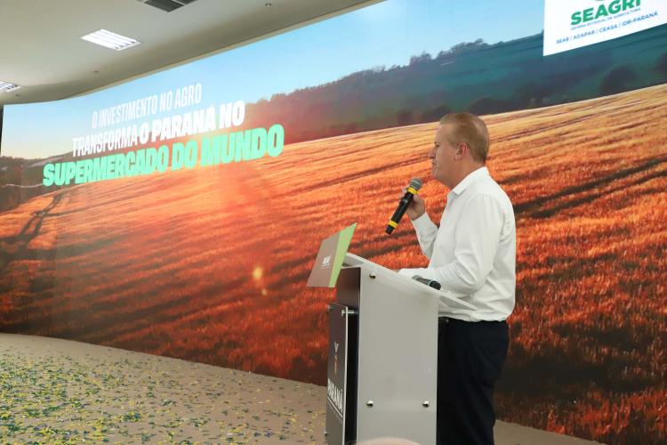 Ratinho Junior lança programas que levam energia mais potente e conectividade às propriedades rurais