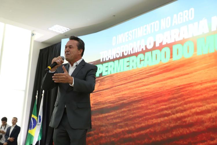 Ratinho Junior lança programas que levam energia mais potente e conectividade às propriedades rurais