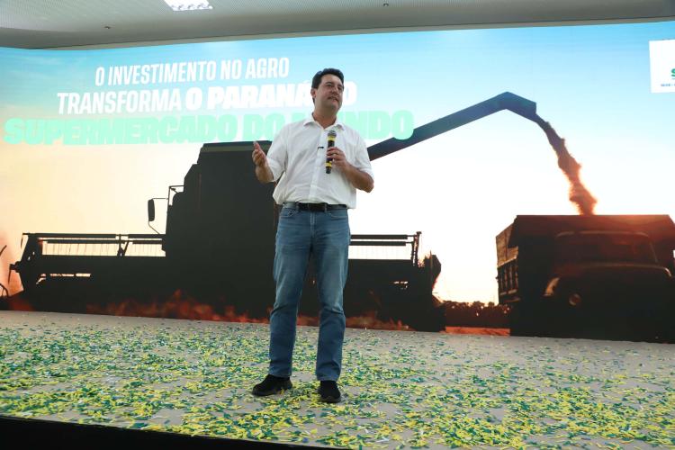 Ratinho Junior lança programas que levam energia mais potente e conectividade às propriedades rurais