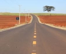 Estado investe R$ 5,9 milhões e pavimenta estrada usada por produtores rurais de Alto Piquiri
