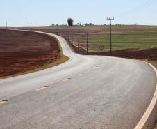 Estado investe R$ 5,9 milhões e pavimenta estrada usada por produtores rurais de Alto Piquiri