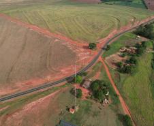 Estado investe R$ 5,9 milhões e pavimenta estrada usada por produtores rurais de Alto Piquiri