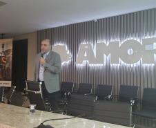 Evento no Oeste destaca mobilização da Adapar contra a raiva em herbívoros