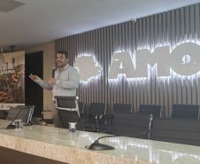 Evento no Oeste destaca mobilização da Adapar contra a raiva em herbívoros
