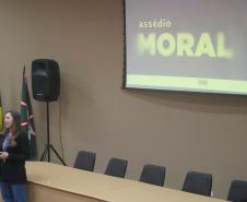 Servidores da Adapar participam de palestra sobre assédio no local de trabalho