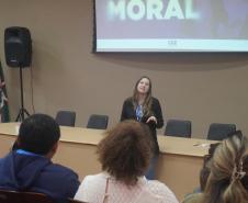 Servidores da Adapar participam de palestra sobre assédio no local de trabalho