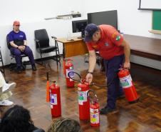 Servidores da Adapar participam de treinamento de brigada de incêndio