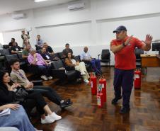 Servidores da Adapar participam de treinamento de brigada de incêndio