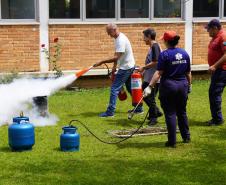 Servidores da Adapar participam de treinamento de brigada de incêndio