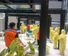 Em simpósios sobre manejo de animais e saúde única, Adapar orienta sobre atuação em desastres