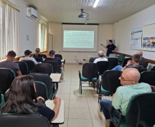 Adapar realiza treinamento sobre fiscalização de fertilizantes e sementes em Guarapuava