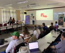Educação sanitária é tema de workshop promovido pela Adapar em Londrina