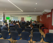 Em treinamento, Adapar atualiza fiscais e responsáveis técnicos sobre nova norma para reprodutores de suínos