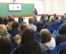 Ações de educação sanitária da Adapar sobre Raiva dos herbívoros chegam em Prudentópolis
