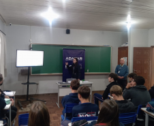 Ações de educação sanitária da Adapar sobre Raiva dos herbívoros chegam em Prudentópolis