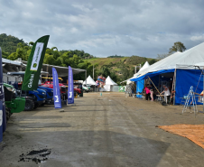 Adapar leva ações de educação sanitária na festa da ponkan de Cerro Azul