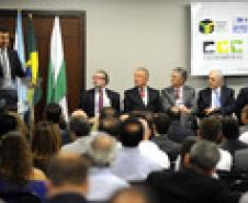Governador Beto Richa, acompanhado pelo, presidente do G5 Promotrade, Rubens Zago, secretário chefe da Casa Civil, Reinhold Stephanes, secretário de Agricultura e Abastecimento, Norberto Ortigara, presidente da Agência de Defesa Agropecuária Adapar, Inácio Afonso Kroetz, senador Blairo Maggi, superintendente do Ministério da Agricultura, Glauco Bertoldo, senador Cidinho Santos, presidente da Associação Brasileira de Proteina Animal, Francisco Turra, prefeito de Pinhais, Luiz Goulart Alves,