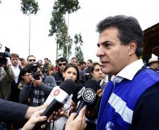 Governador Beto Richa lança junto com o secretário da Agricultura e do Abastecimento, Norberto Ortigara e o diretor presidente da Adapar, Inácio Kroetz, Campanha Estadual de Vacinação contra Febre Aftosa de 2014. Campo Magro, 30-04-14