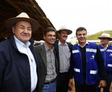 Governador Beto Richa lança junto com o secretário da Agricultura e do Abastecimento, Norberto Ortigara e o diretor presidente da Adapar, Inácio Kroetz, Campanha Estadual de Vacinação contra Febre Aftosa de 2014. Campo Magro, 30-04-14
