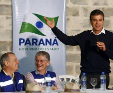 Governador Beto Richa lança junto com o secretário da Agricultura e do Abastecimento, Norberto Ortigara e o diretor presidente da Adapar, Inácio Kroetz, Campanha Estadual de Vacinação contra Febre Aftosa de 2014. Campo Magro, 30-04-14