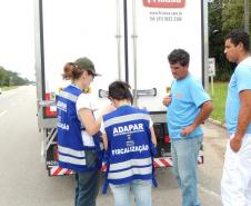 A Agência de Defesa Agropecuária do Paraná (ADAPAR) está intensificando a fiscalização do trânsito de animais, vegetais, insumos e produtos de origem animal na região Litoral do Estado. 