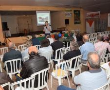 Adapar realiza palestra para produtores de Urucum em Paranacity