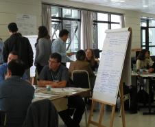 Diretores, coordenadores, assessores, técnicos em posições de assessoramento estratégico às funções de planejamento e gestão governamental e setorial, da Agência de Defesa Agropecuária do Paraná (Adapar), participaram do curso presencial “Gestão Estratégica Orientada para Resultados”