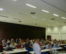 Engenheiros agrônomos participam de treinamento de atualização e harmonização de procedimentos.