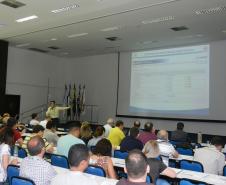 Engenheiros agrônomos participam de treinamento de atualização e harmonização de procedimentos.